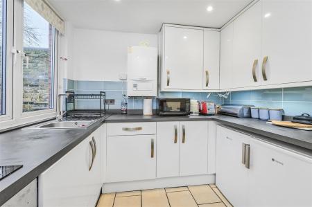 James_Anderson_-__Flat_4__windsor_court_20_frogmor