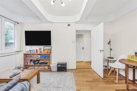 James_Anderson_-__Flat_4__windsor_court_20_frogmor