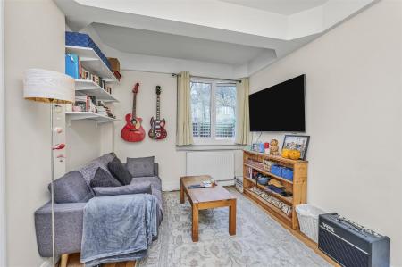 James_Anderson_-__Flat_4__windsor_court_20_frogmor