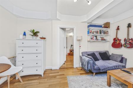 James_Anderson_-__Flat_4__windsor_court_20_frogmor