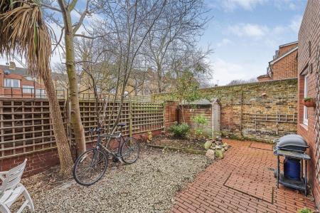 James_Anderson_-__Flat_4__windsor_court_20_frogmor