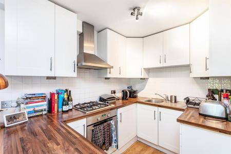 22174_8_ashcombe_court6_lo