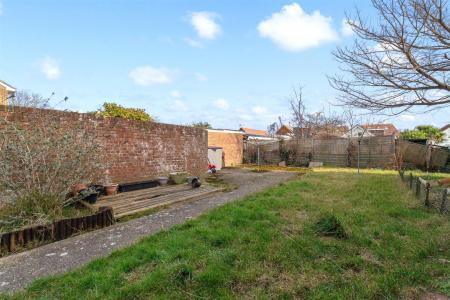 42 Bushby Gardens-010.jpg