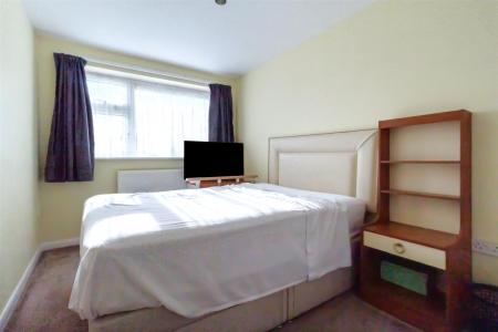 42 Bushby Gardens -001.jpg