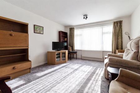 42 Bushby Gardens-005.jpg