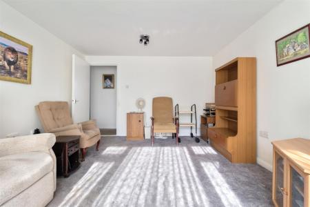 42 Bushby Gardens-007.jpg