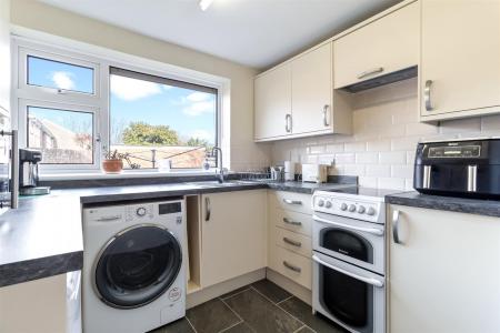 42 Bushby Gardens-008.jpg