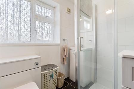 42 Bushby Gardens-004.jpg