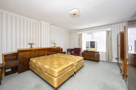 Beccles Road, 4-006.jpg