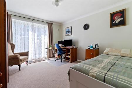 24,Norfolk Court-003.jpg