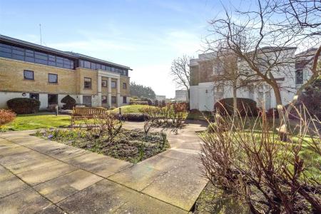 Pilgrims Close, 12-017.JPG