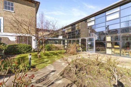 Pilgrims Close, 12-020.JPG