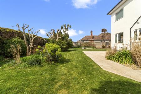 Nutley Drive 18-028.jpg