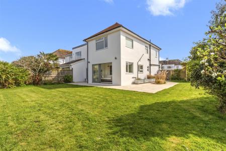 Nutley Drive 18-025.jpg