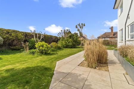 Nutley Drive 18-031.jpg