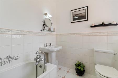 Chelwood Avenue 10-024.jpg