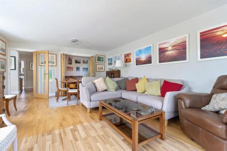 11 windermere crescent-006.jpg