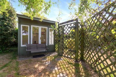 11 windermere crescent-020.jpg