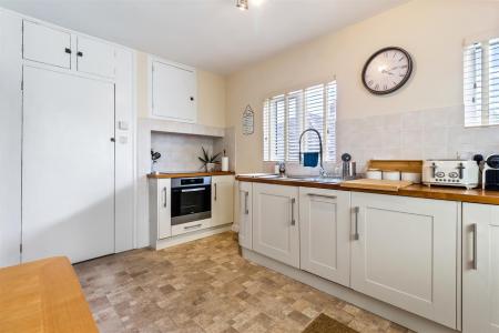 5 Hillview rose-014.jpg