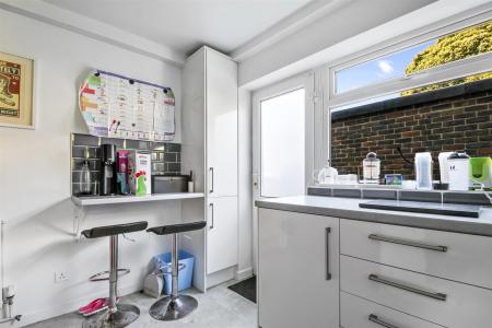 Manor Court, 18_04.JPG