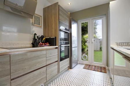 Tarring Road 347-004.JPG