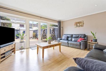 Radnor Close, 19-006.JPG