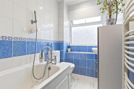 Radnor Close, 19-016.JPG