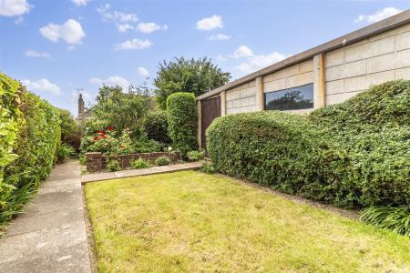 Cedar Close,27-014.jpg