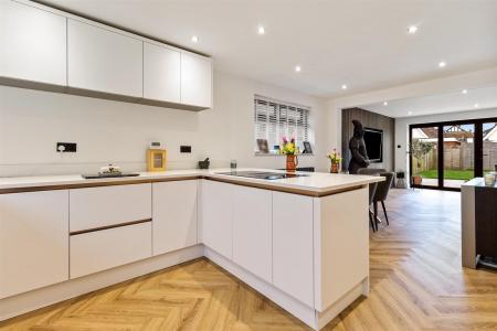 9 Maytree Close-008.jpg