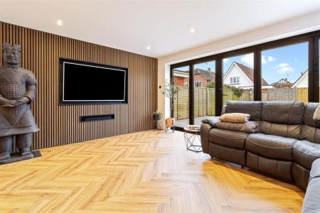 9 Maytree Close-014.jpg