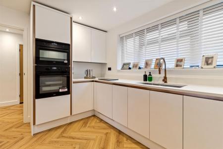 9 Maytree Close-009.jpg