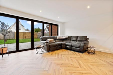 9 Maytree Close-013.jpg