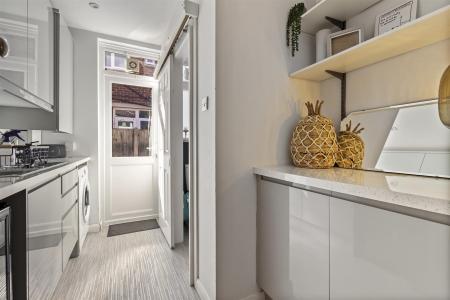 Douglas Avenue, 6-006.JPG