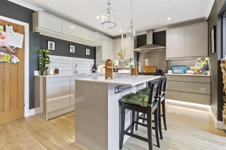 Douglas Avenue, 6-015.JPG