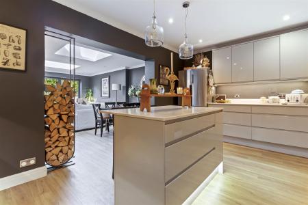 Douglas Avenue, 6-008.JPG