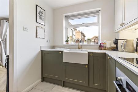 2 Sefton Close_010.JPG