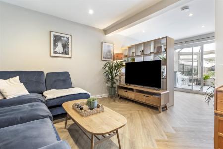 2 Sefton Close_001.JPG