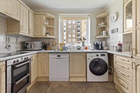 Balcombe Court, 3_005.jpg