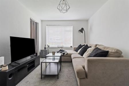 2 Helen Court-007.jpg