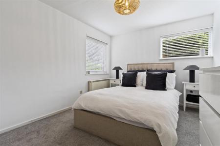 2 Helen Court-001.jpg