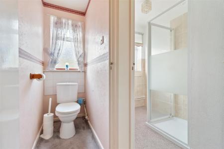 24 Cuckfield Crescent-007.jpg