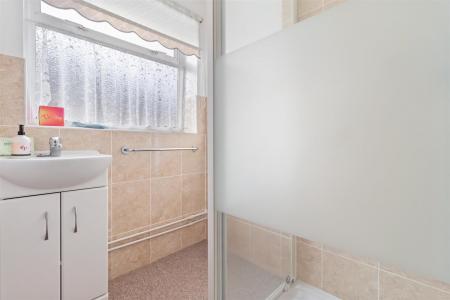 24 Cuckfield Crescent-006.jpg