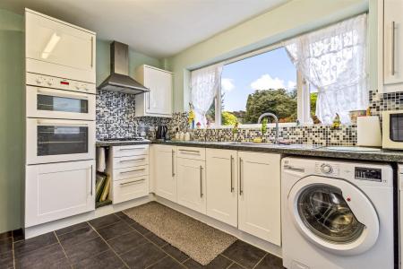 3 Twyford Close-010.JPG