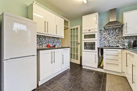 3 Twyford Close-011.JPG