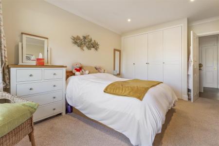 27 Thakeham Drive-009.JPG