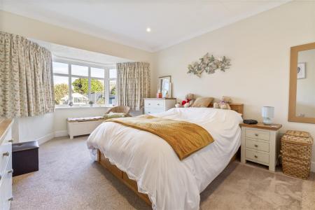 27 Thakeham Drive-008.JPG