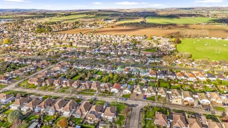 27 Thakeham Drive-004.JPG