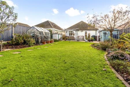 27 Thakeham Drive-025.JPG