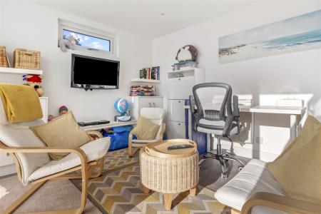 27 Thakeham Drive-024.JPG