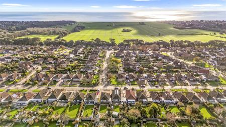 27 Thakeham Drive-003.JPG